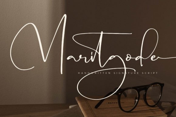 Maritgode: A Luxurious Script for Creative Projects